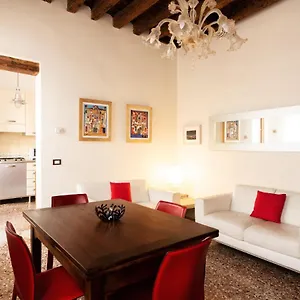 ca-venier.hotelinveneto.com/